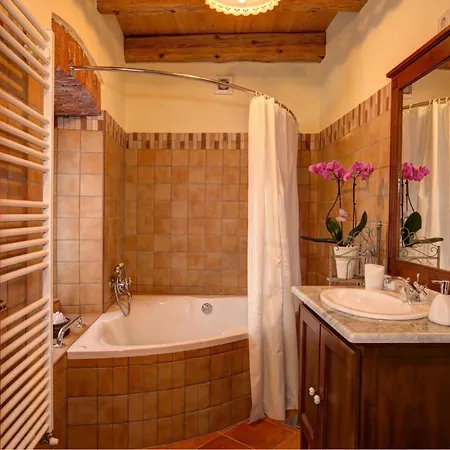 Villa Visignano Sleeps 6 Pool Air Con Wifi *
