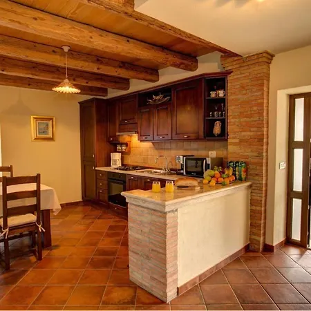 Visignano Sleeps 6 Pool Air Con Wifi *
