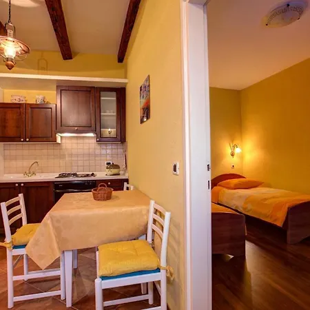 Visignano Sleeps 6 Pool Air Con Wifi *
