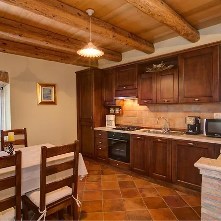 Visignano Sleeps 6 Pool Air Con Wifi Višnjan