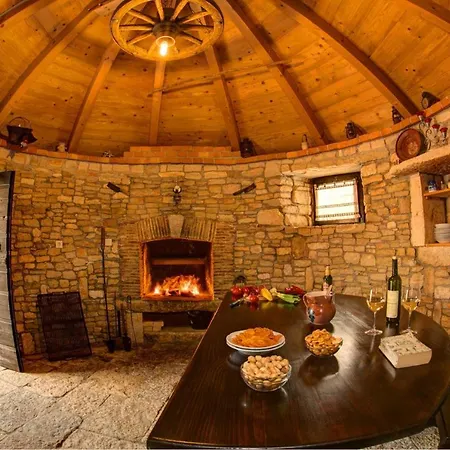 Visignano Sleeps 6 Pool Air Con Wifi *