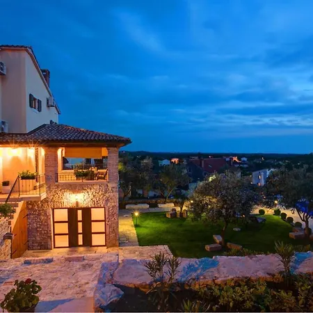 Visignano Sleeps 6 Pool Air Con Wifi