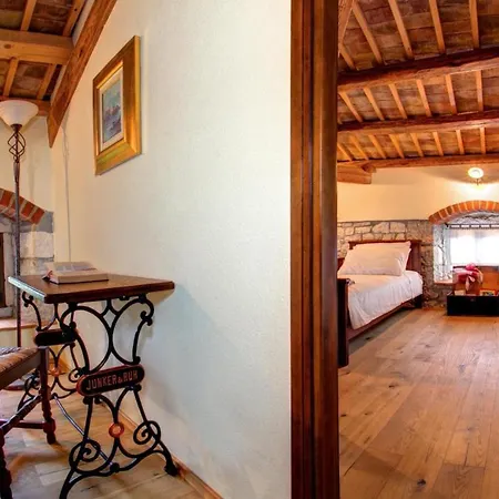 Visignano Sleeps 6 Pool Air Con Wifi *